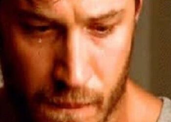 Ο δάσκαλός μου με έκραζε επειδή δεν μπορούσα να διαβάσω. 30 χρόνια μετά, τον βρίσκω σε ένα μπαρ