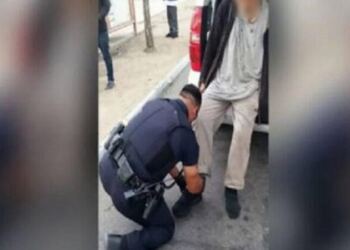 Οι Κάτοικοι Δεν Ήθελαν Τον Άστεγο Στη Γειτονιά Τους Και Κάλεσαν Την Αστυνομία. Μόλις Έφτασε Ο Αστυνομικός; Έδειξε Το Μεγαλείο Του!