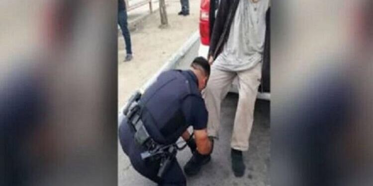 Οι Κάτοικοι Δεν Ήθελαν Τον Άστεγο Στη Γειτονιά Τους Και Κάλεσαν Την Αστυνομία. Μόλις Έφτασε Ο Αστυνομικός; Έδειξε Το Μεγαλείο Του!