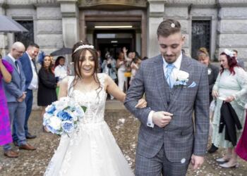 Της απομένουν λίγοι μήνες ζωής και της οργάνωσαν τον τέλειο γάμο με τον παιδικό της έρωτα