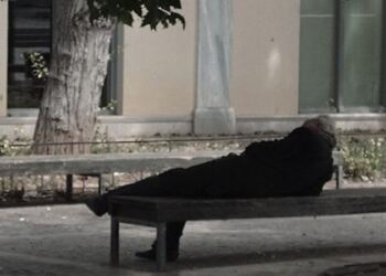 Βόλος: Του Έκανε Έξωση Ο Ίδιος Του Ο Γιος – Στο Δρόμο 85χρονος