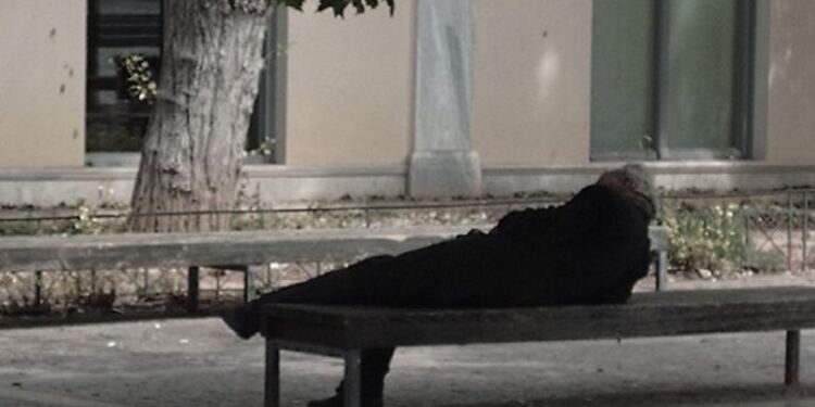 Βόλος: Του Έκανε Έξωση Ο Ίδιος Του Ο Γιος – Στο Δρόμο 85χρονος