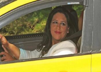 Μεγάλωσα το παιδί μου μόνη μέσα σε ένα ταξί. Σήμερα έχω δικό μου στόλο – Η ιστορία της Ηλέκτρας