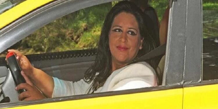 Μεγάλωσα το παιδί μου μόνη μέσα σε ένα ταξί. Σήμερα έχω δικό μου στόλο – Η ιστορία της Ηλέκτρας