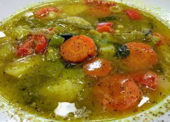 Συνταγή για την μαγική σούπα που χάνεις πολλά κιλά. Με αυτήν την μαγική σούπα αποτοξίνωσης, θα χάσεις τα περιττά κιλά σου.