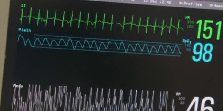 Έβαλε το χεράκι της γύρω από την αδερφούλα της που πέθαινε… Αυτό που συνέβη μετά όμως δεν το περιμέναμε!