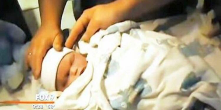 Όταν έχασε το μωρό της αποφάσισε να πουλήσει την κούνια του – Ο αγοραστής της όμως έκανε κάτι μοναδικό!