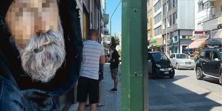 Συγκλονιστική ιστορία στον Βόλο: Γιατρός κοιμάται στον δρόμο και τρώει από τους κάδους