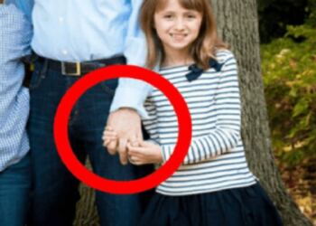 Μητέρα είδε αυτή την οικογενειακή φωτογραφία – Κατέθεσε αμέσως αίτηση διαζυγίου