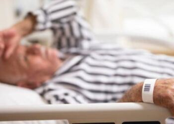 Η εγγονή αρνήθηκε να φροντίσει τον 86χρονο παππού της – Όταν “πέθανε” της έδωσε ένα μάθημα