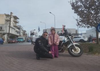 “Τροχονόμος Βαρβάρα” – Η μικρή 7χρονη από την Κοζάνη που αγαπάει την Τροχαία – “Θα κάνουμε μαζί υπηρεσία”, της είπε ο Αστυνομικός