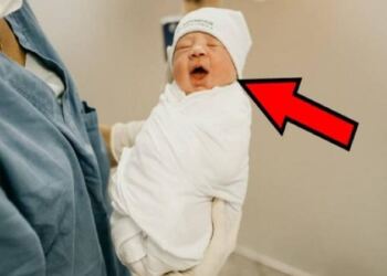 Η μαία δίνει το μωρό στη μητέρα της – Μετά όμως την περίμενε μια έκπληξη που πραγματικά δεν φανταζόταν