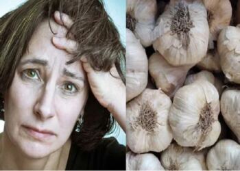 Ο γαμπρός βλέπει τη νύφη να στέκεται ακίνητη – Μόλις την είδε να σηκώνει το χέρι της…