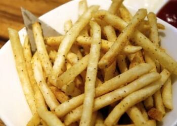 Τηγανητές πατάτες χωρίς σταγόνα λάδι: Το μυστικό των παλιών για να τρώτε χωρίς τύψεις