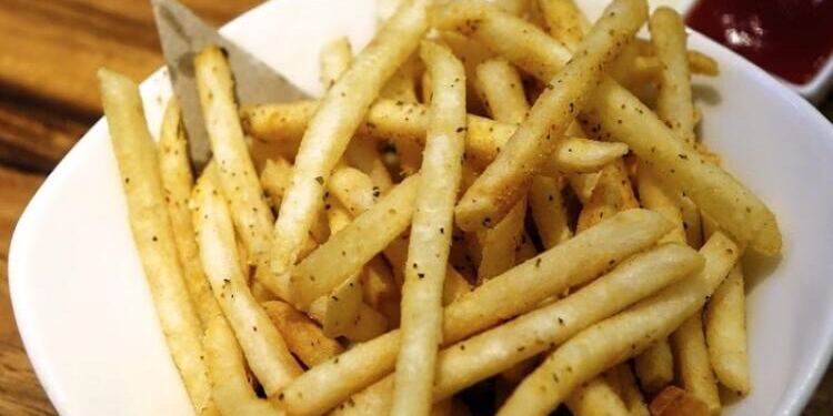 Τηγανητές πατάτες χωρίς σταγόνα λάδι: Το μυστικό των παλιών για να τρώτε χωρίς τύψεις