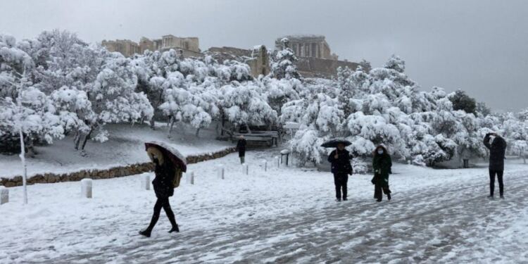 Ανατροπή από τα Μερομήνια για τον χειμώνα: Χιόνι μέσα στην Αθήνα, πότε θα ντυθεί στα «λευκά» η χώρα
