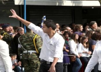 Τι απέγινε ο μαθητής που μούτζωσε τους επισήμους στην παρέλαση;