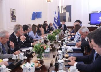 Πατάει «γκάζι» η κυβέρνηση: Σύσκεψη για τα σχολεία, «μικρές νίκες» στη μάχη με την ακρίβεια