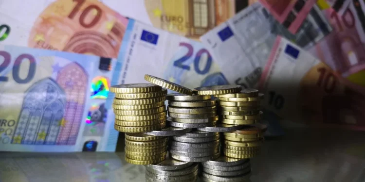 Η επιταγή ακρίβειας πληρώνεται και αμέσως έρχεται και νέο «δώρο» στους δικαιούχους