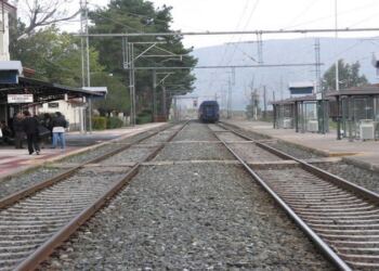 Λιβαδειά: Τρένο έσερνε γυναίκα που πιάστηκε στις πόρτες