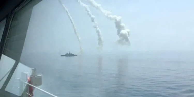 EKTAKTO Συναγερμός στην χώρα μας – Χτυπήθηκε ελληνικό πλοίο