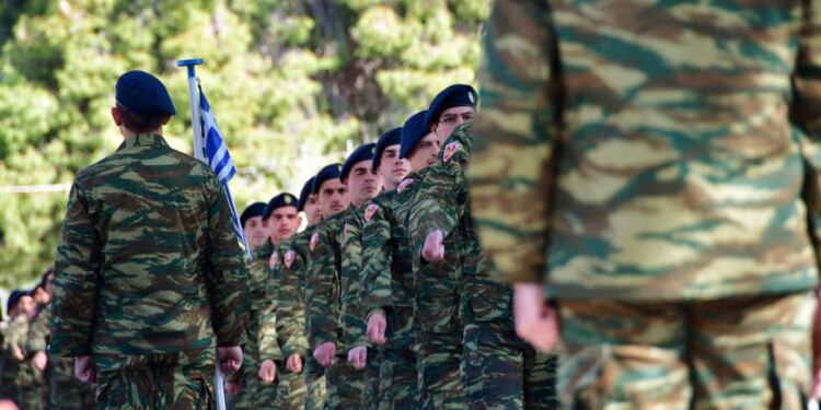 Αλλάζει η στρατιωτική θητεία, η στολή και ο εξοπλισμός – Πότε μπαίνουν στη μάχη οι γυναίκες