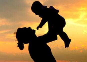 Εάν Είσαι Μάνα Πρέπει Να Μάθεις Να Λες Αυτή Την Προσευχή Για Την Προστασία Του Παιδιού Σου.