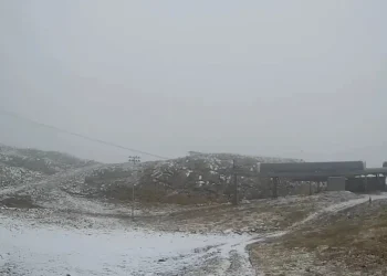 Χιονίζει αυτή τη στιγμή – Δείτε LIVE