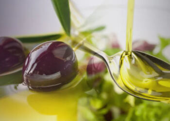 Τι θα συμβεί αν πιούμε ελαιόλαδο με άδειο στομάχι το πρωί και δεν είχαμε την παραμικρή ιδέα