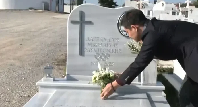 Όταν ο Κορεάτης αντίπαλός του Αλέξανδρου Νικολαΐδη το 2004 βρέθηκε στο μνήμα του – “Λυπάμαι που άργησα να έρθω”