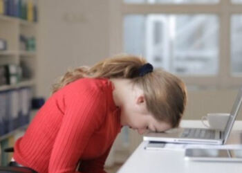 Το αυτοάνοσο νόσημα που μπορεί να κρύβει η ανεξήγητη κόπωση και ο πόνος στις αρθρώσεις