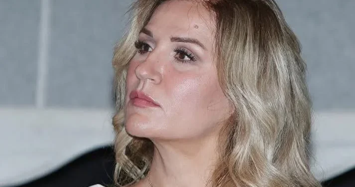 Οι δuσκολες ώρες για την Μπεσυ Μαλφα, ο ογκοs στο κεφάλι και η μεγάλη μαxη