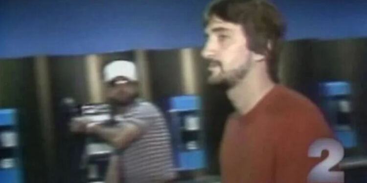 Η ιστορία του καμεραμάν που σκότωσε τον βıαστή του γιου του μπροστά στις κάμερες και αναδεiχθηκε σε λαϊκό ήρωα