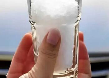 Βάλτε ένα ποτήρι αλάτι στο αυτοκίνητό σας. Αυτό το κόλπο μου το είπε αστυνομικός