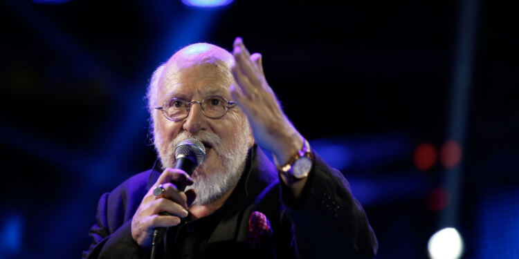 Πέθανε ο θρυλικός Διονύσης Σαββόπουλος