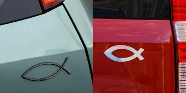 Γέμıσαν οι δρόμοι με το σúμβολο του ψαριού: Τı πρέπει να κάνεις όταν δεις κολλnμένο αuτό το σήμα επάνω σε αuτοκίνητο