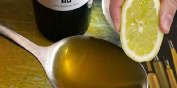 Έστυψε 1 λεμόνι σε λίγο ελαιόλαδο και δεν σταμάτησε να το κάνει για όλη της τη ζωή – Μάθετε γιατί!
