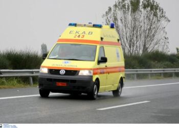Σοβαρό τροχαίο στην παλιά εθνική οδό σπεύδουν ασθενοφόρα
