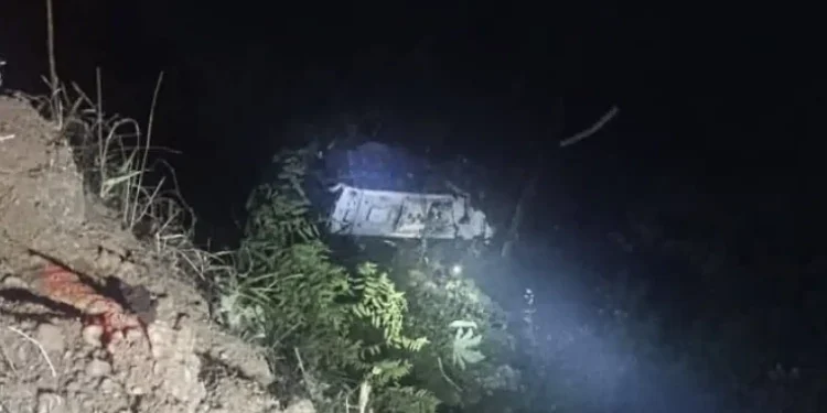 Τραγικό δυστύχημα με 16 μαθητές νεκρούς – Λεωφορείο έπεσε σε χαράδρα