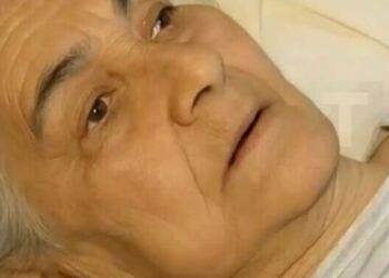 Ένας γιος πήγε τη μητέρα του σε ένα γηροκομείο, όπου την επισκεπτόταν κατά διαστήματα