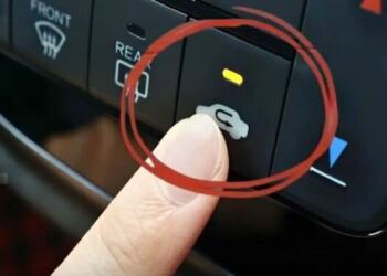 Το κουμπί στο ταμπλό που οι περισσότεροι οδηγοί αγνοούν — και γιατί στην πραγματικότητα είναι σημαντικό