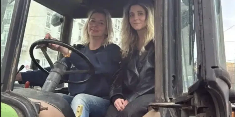 Σύνταγμα: Μόλις μαθεύτnκε για τις 2 αγρότισσες που μιλούν όλοι σήμερα