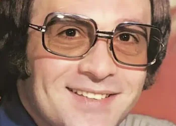 Πέθανε με φριχτό τρόπο στο νοσοκομείο στα 52 ο Έλληνας τραγουδιστής με την διεθνή καριέρα