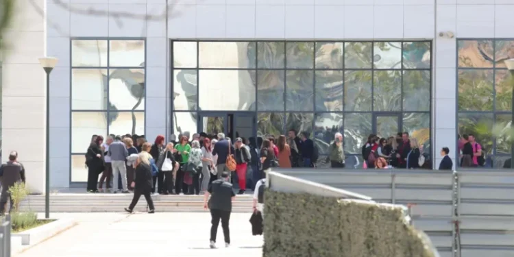 89χρονος πυροβόλησε υπάλληλο στον ΕΦΚΑ του Κεραμεικού – Μετά άνοιξε πυρ και στο Εφετείο, ακόμη 4 τραυματίες